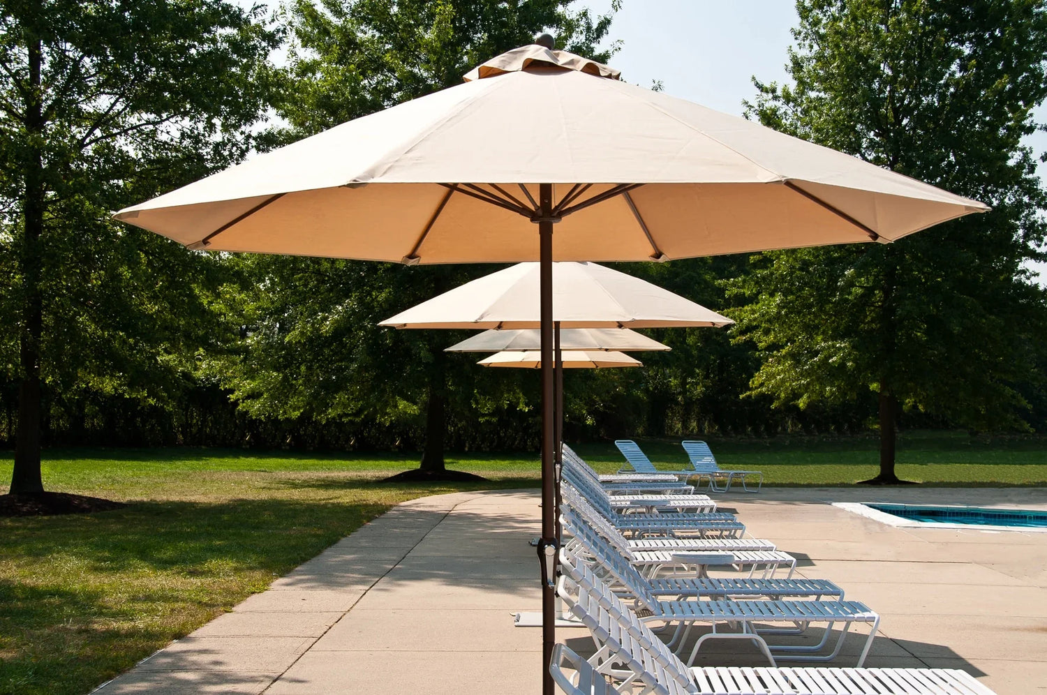 Frankford Monterey 7.5 ft Market Fiberglass - NO Tilt - OCTAGON Crank Umbrella