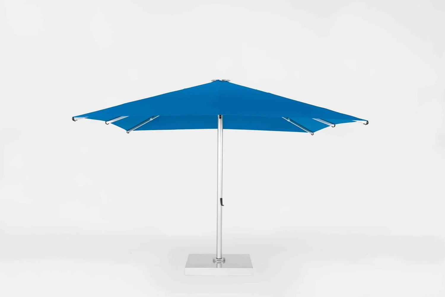 Frankford Nova Giant Center Aluminum Matte Silver 16 Foot Wide Octagon Telescoping Crank Umbrella