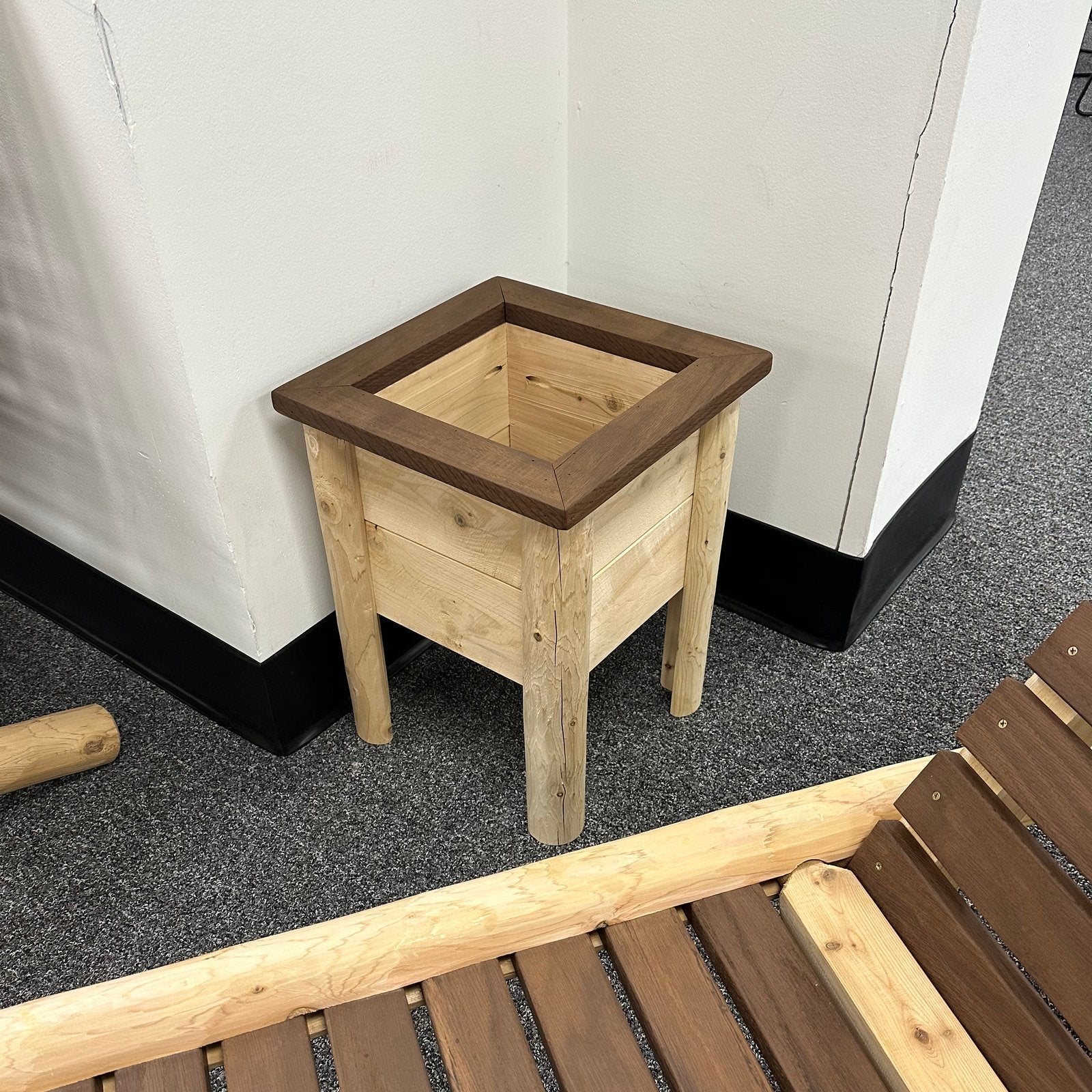ThermaFusion Cedar Log Square Planter Box – Northern White Cedar & Red Oak – USA Made