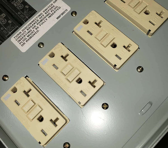 Midwest U014C010 100A Surface Unmetered - 4x 120v, 20A GFCI Outlets - Outdoorsiness