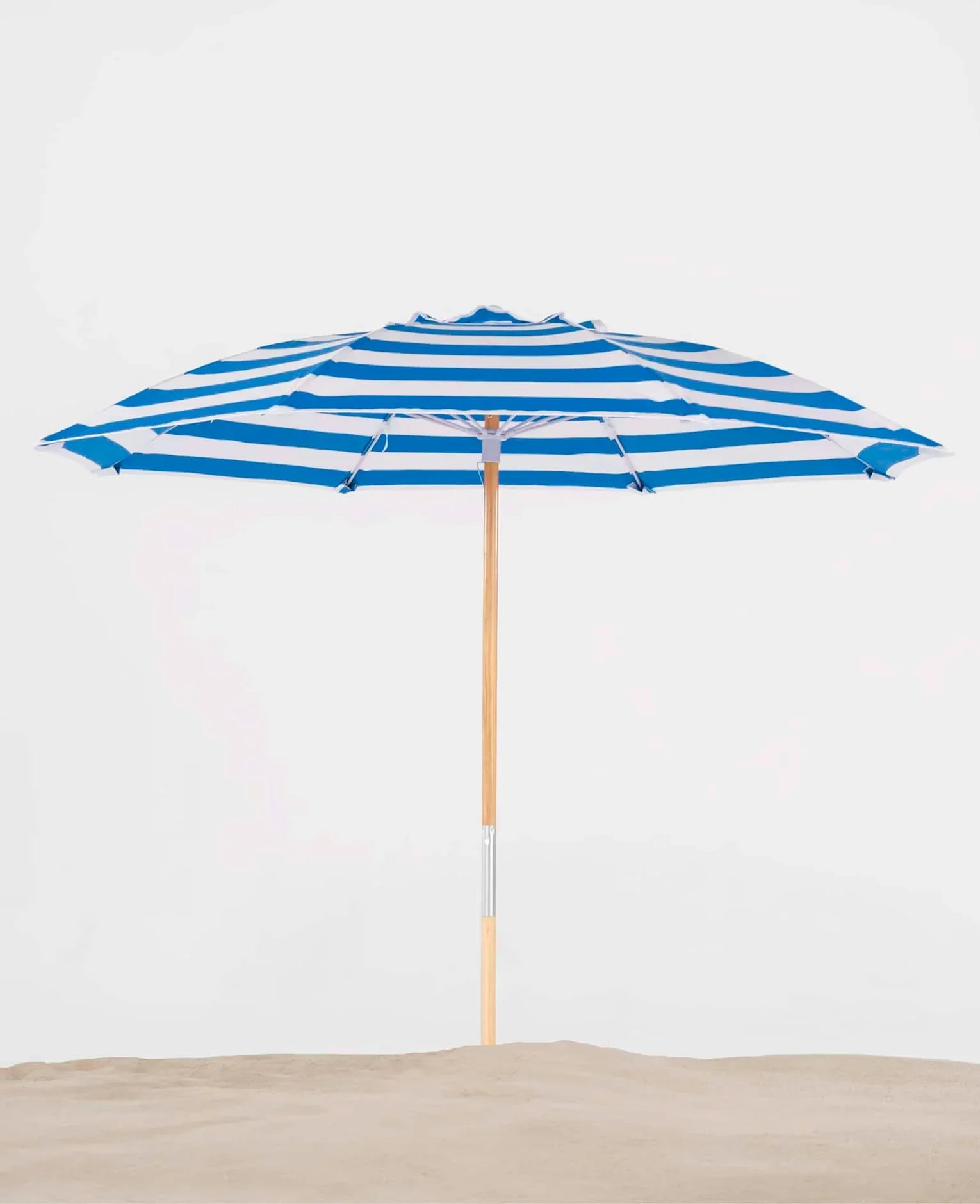Frankford Avalon Fiberglass Beach 7.5 Foot Wide Octagon Manual Lift Umbrella