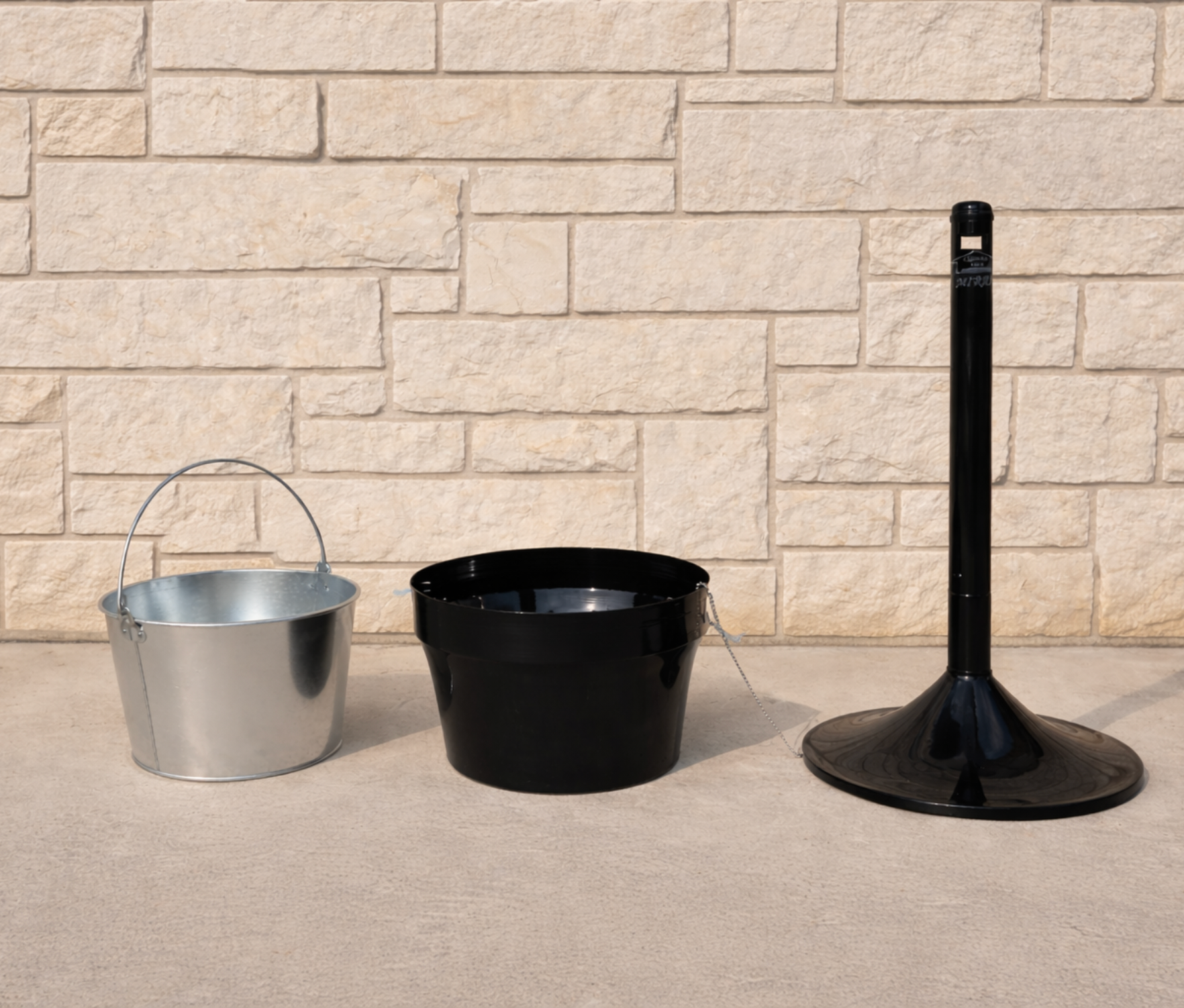 Steel Commercial Outdoor Ashtray, 4-1/2 Gallon, Black - Smokers Pole
